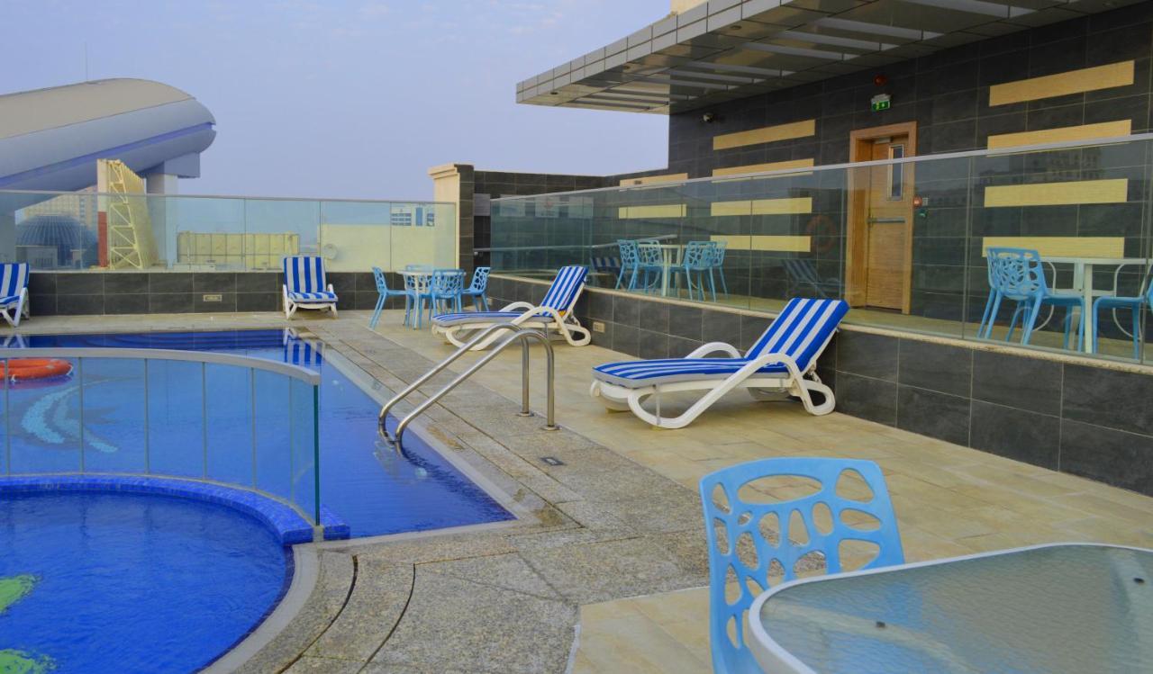 Tulip Al Barsha Hotel Apartment Dubái Exterior foto